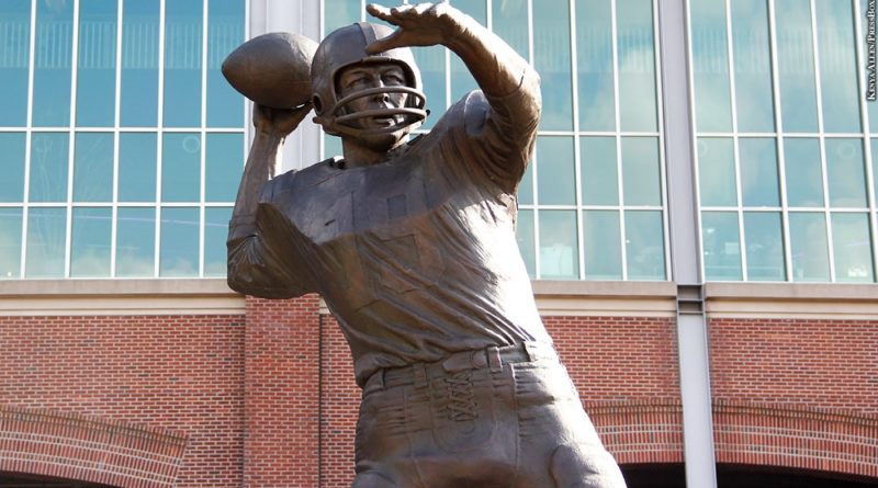 unitas statue